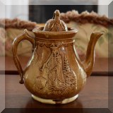 P08. Majolica teapot. 